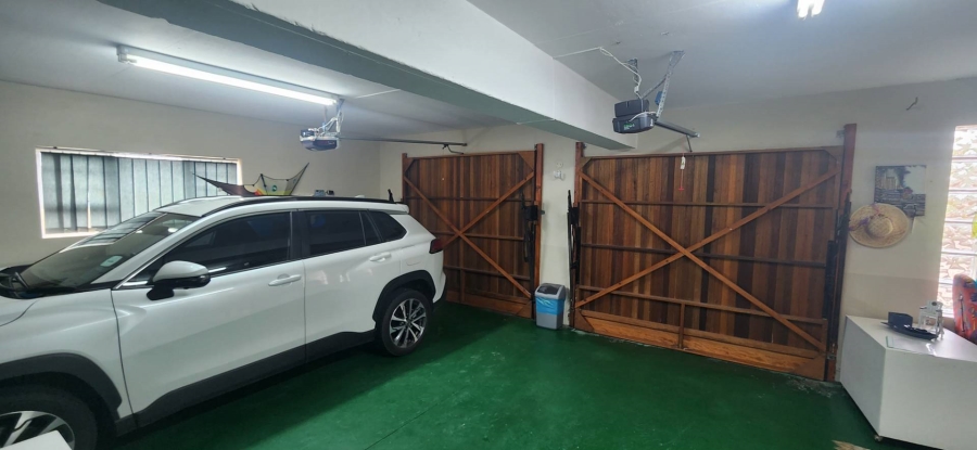 4 Bedroom Property for Sale in Glentana Western Cape